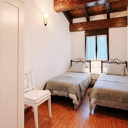 Casa Puerta De *